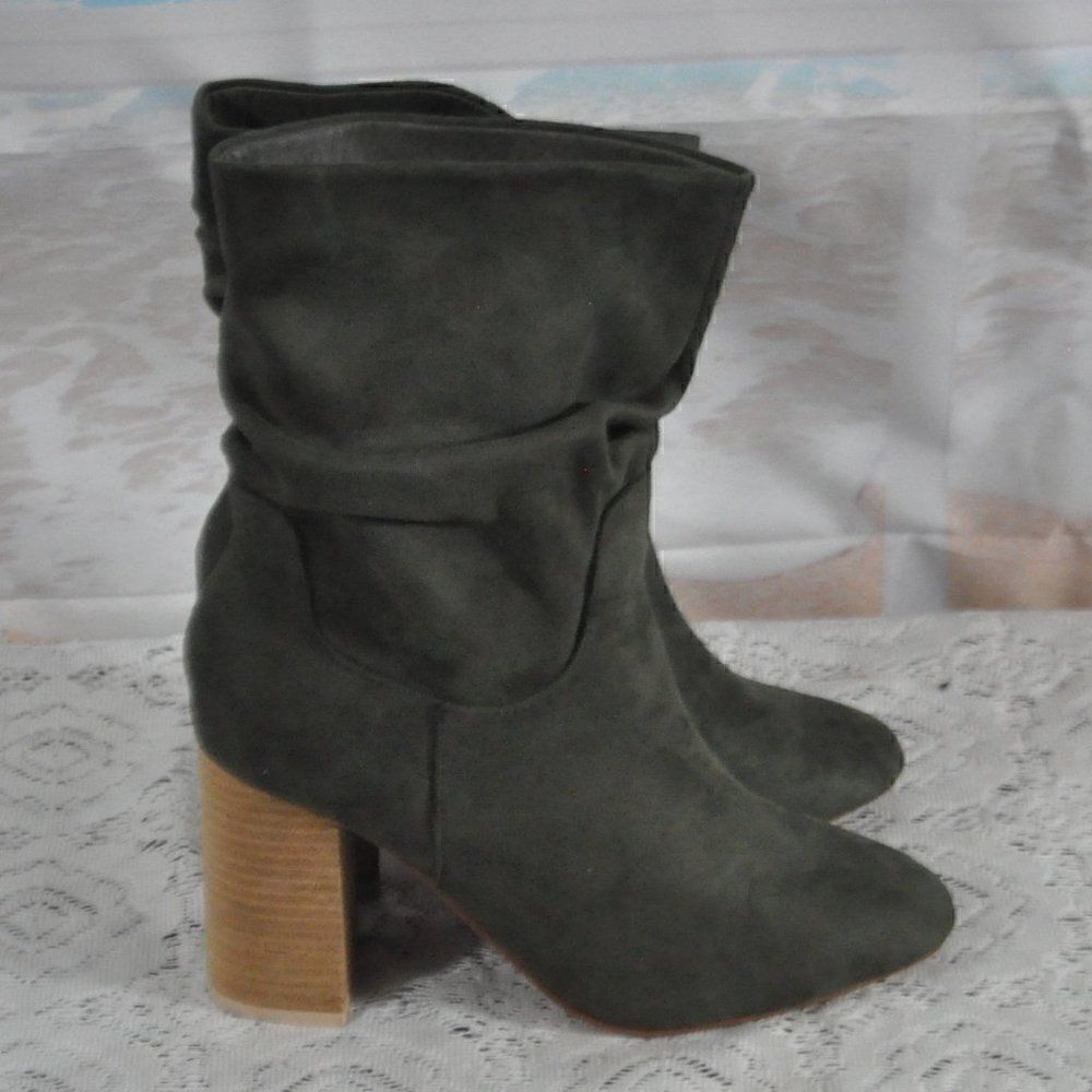 Slouchy Heeled Boot Faux Suede Style Darby Size 7 New in Box CCOCCI